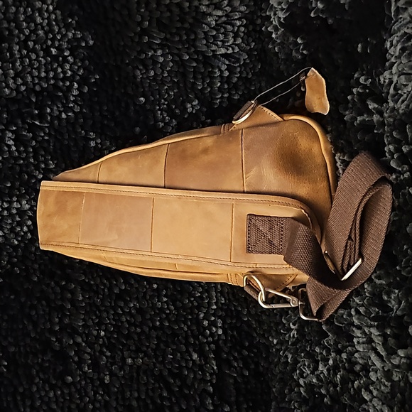 Mens light brown/tan leather slingbag NWOT also available in black - Picture 2 of 12